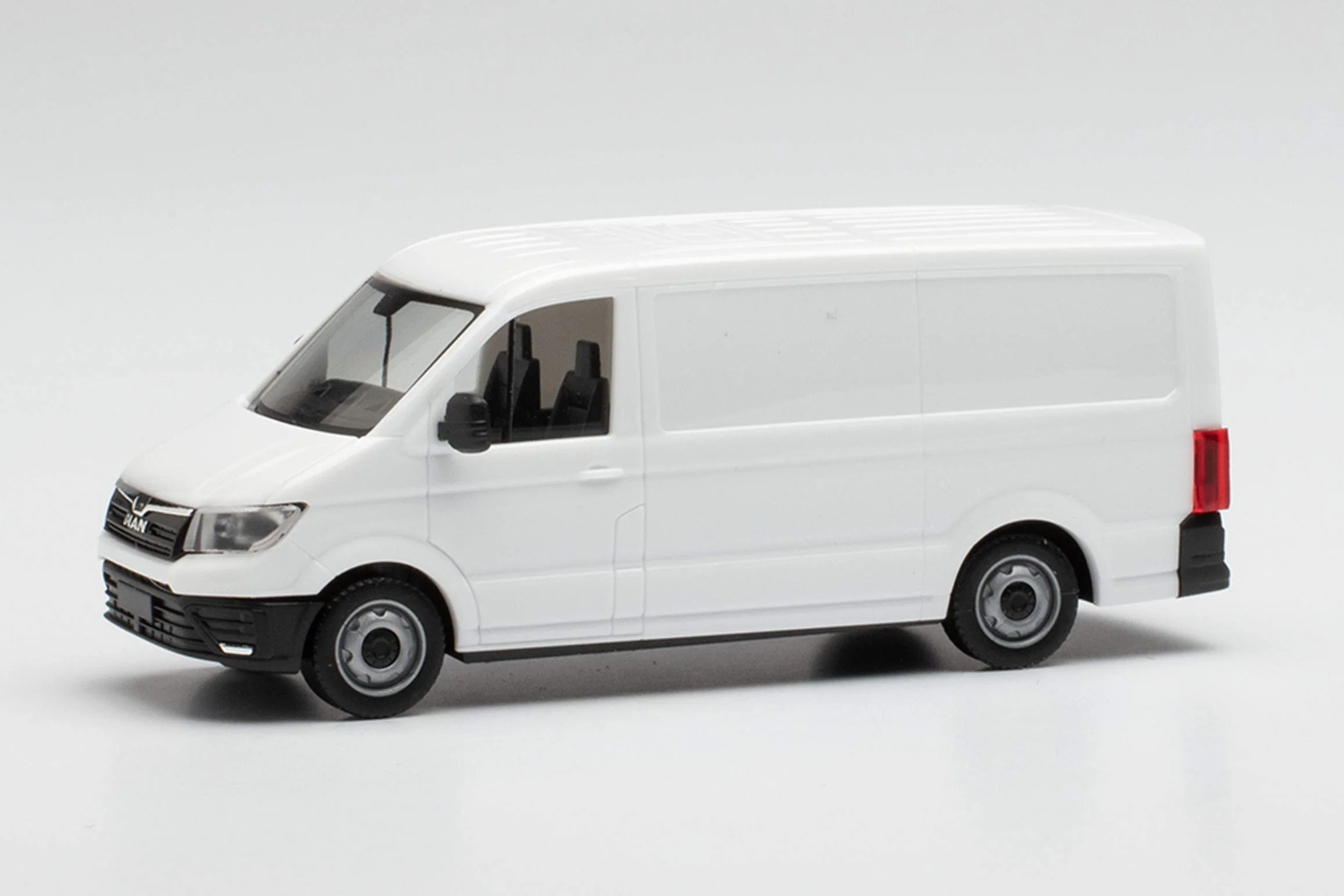 herpa - Herpa Minikit: MAN TGE box z płaskim dachem, biały