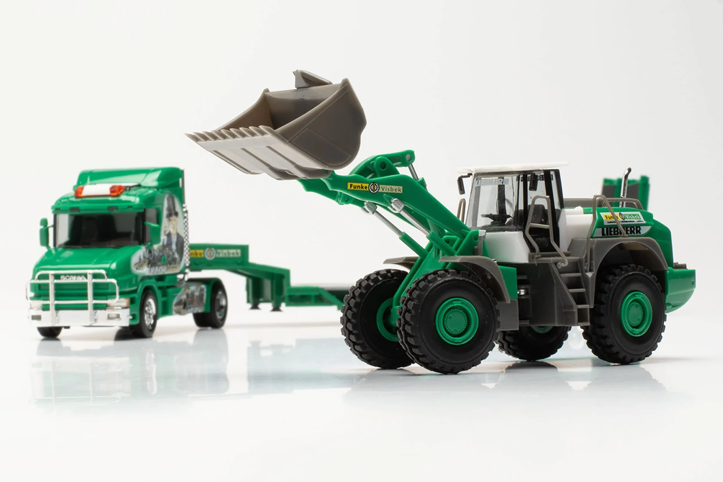 Herpa Scania Model 143 "H.E. Payne Ciągnik naczepa lodówka 1:87, do Dioramy, modelarstwa, części kolekcjonerskie, dekoracja, Made in Germany, tworzywo sztuczne