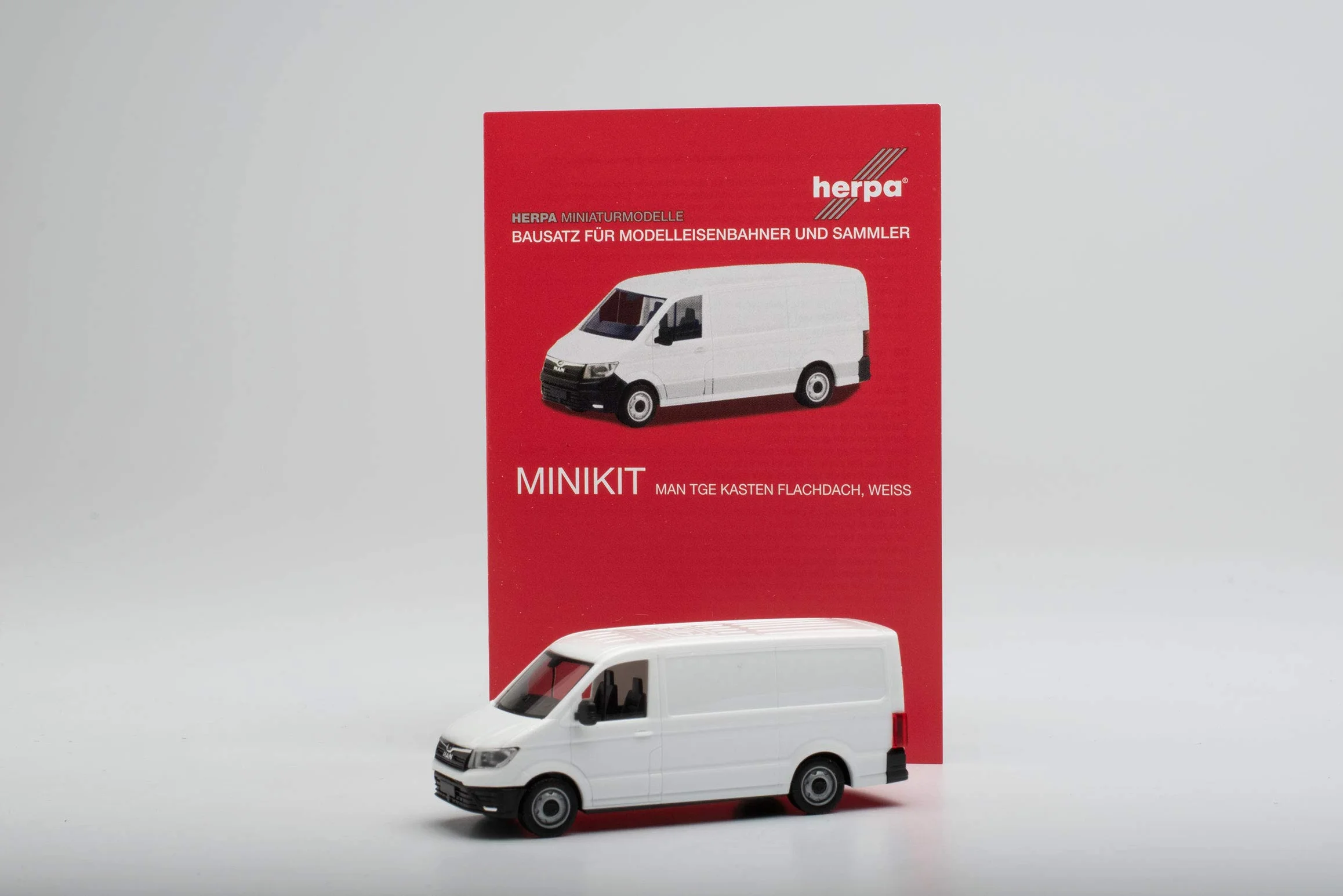 herpa - Herpa Minikit: MAN TGE box z płaskim dachem, biały